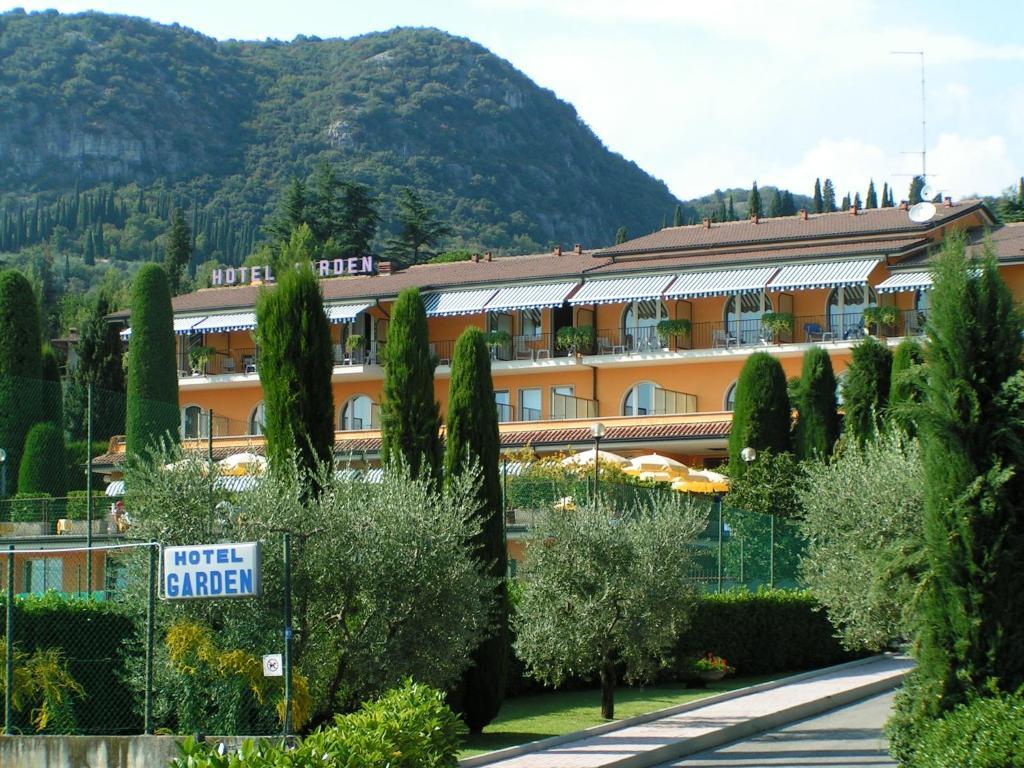 Hotel Garden Екстериор снимка
