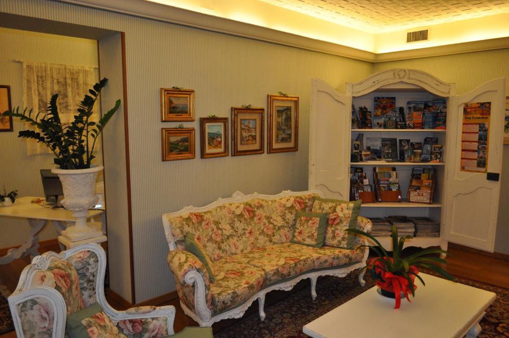 Hotel Garden Екстериор снимка